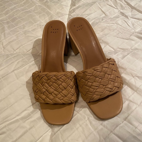 Slide Heels Tan Braided Detail - Picture 6 of 9